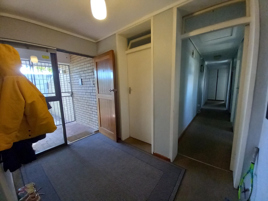 To Let 4 Bedroom Property for Rent in Rouxville Western Cape